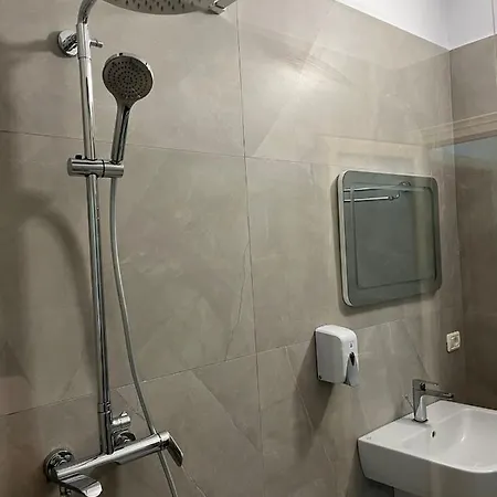 Resa - Intero Allogio Villa Orikum