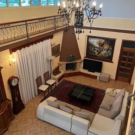 Resa - Intero Allogio Βίλα